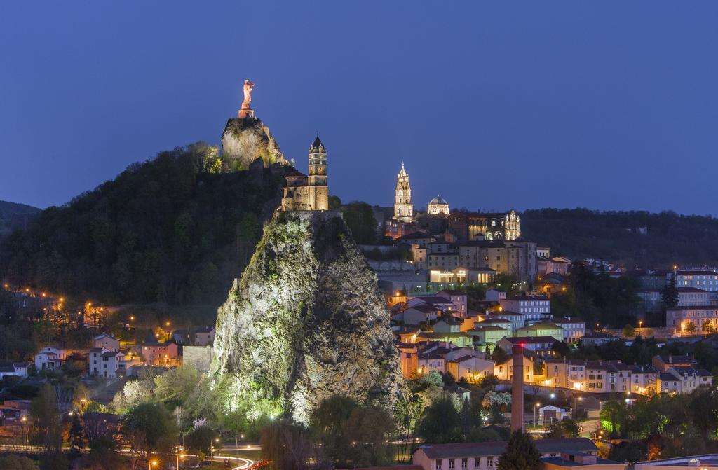 Hotel Des Capucins Le Puy-en-Velay Bagian luar foto