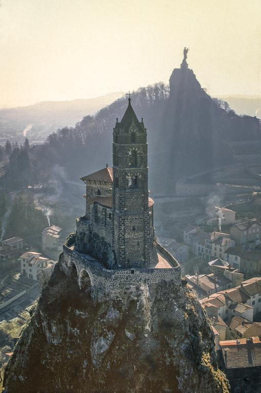 Hotel Des Capucins Le Puy-en-Velay Bagian luar foto