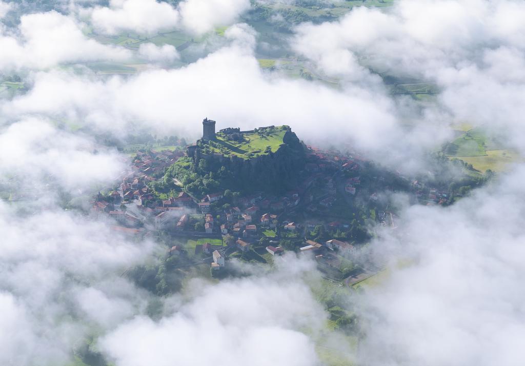 Hotel Des Capucins Le Puy-en-Velay Bagian luar foto