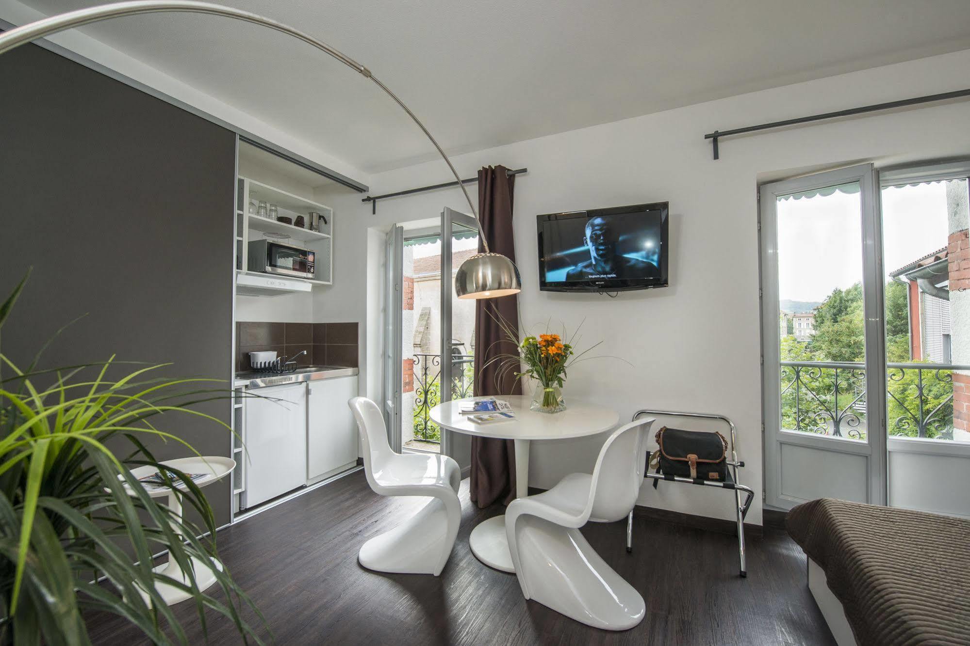 Hotel Des Capucins Le Puy-en-Velay Bagian luar foto