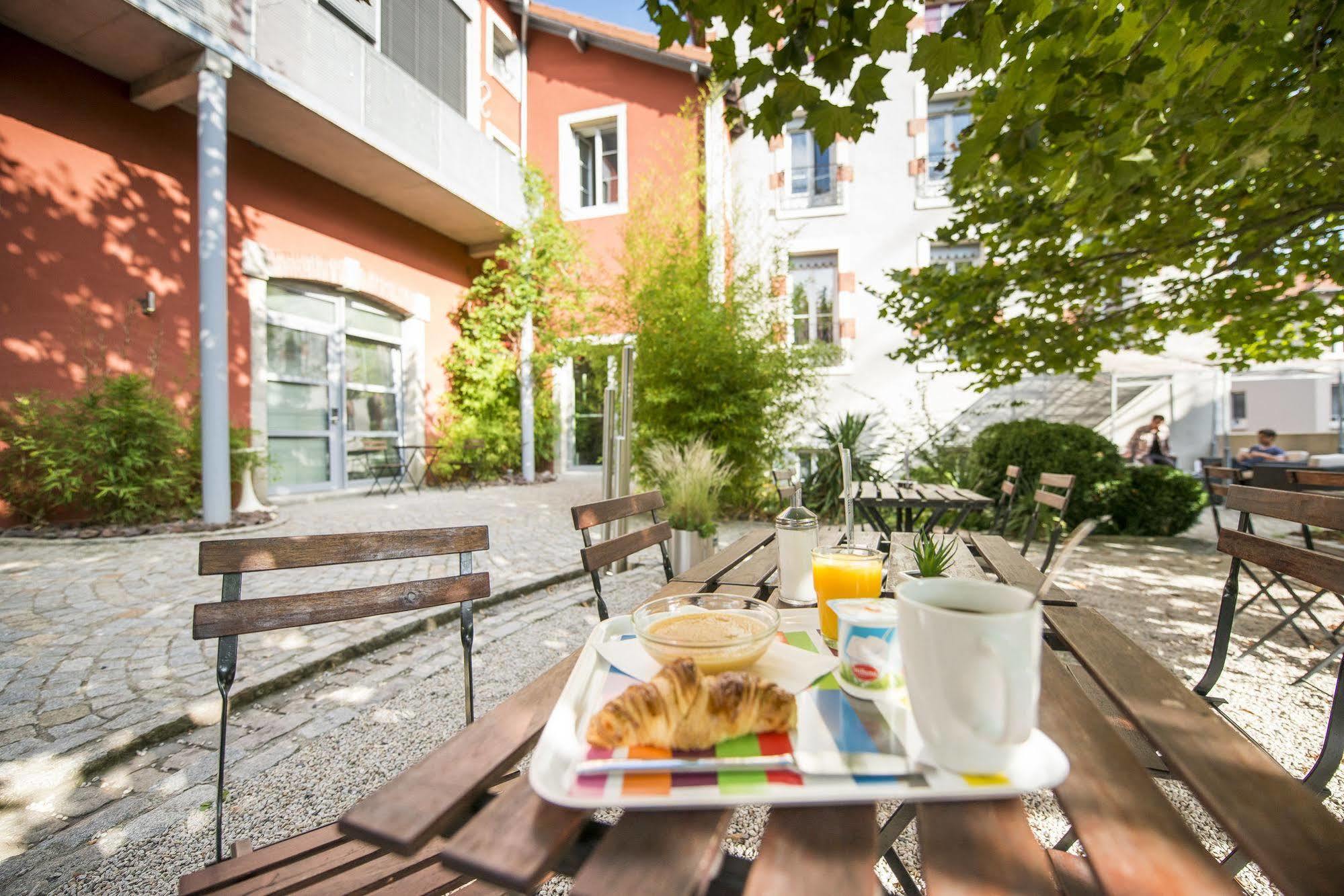 Hotel Des Capucins Le Puy-en-Velay Bagian luar foto